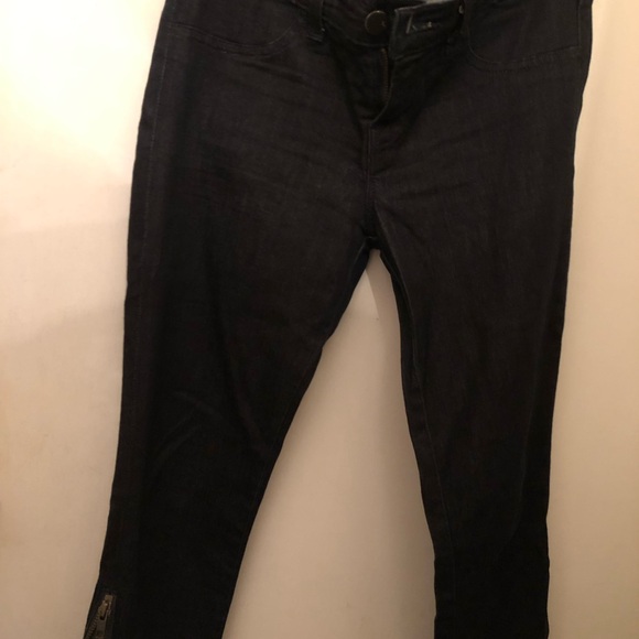 J Brand dark blue cropped/ capris with zipper. Style # 9703O216. Size 25. - Picture 2 of 8